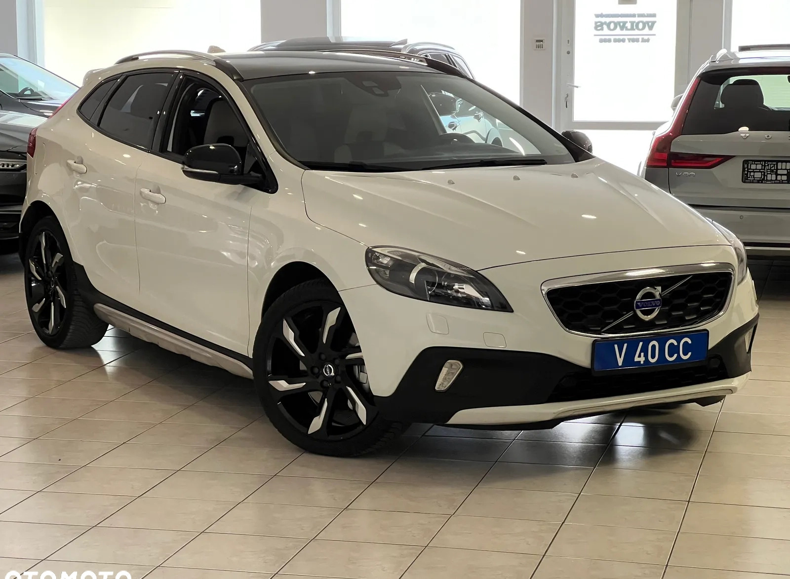 Volvo V40 cena 85900 przebieg: 142000, rok produkcji 2016 z Pilawa małe 562